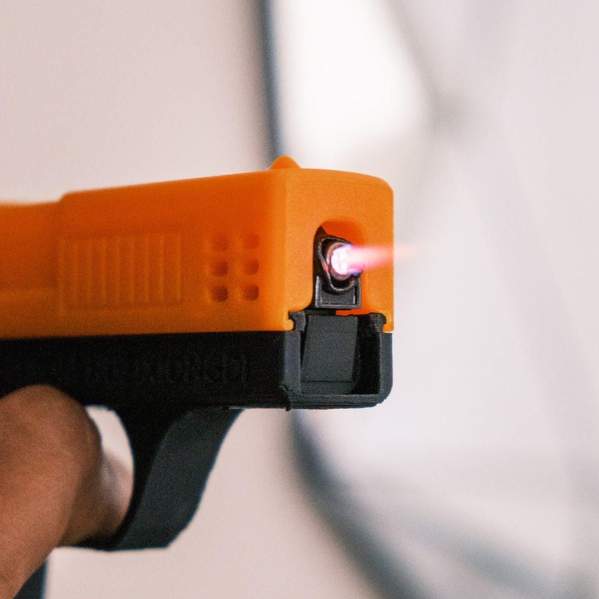 Gun-Shaped Cigarette  Holder with Built-In Jet Lighter | 8-Cigarette